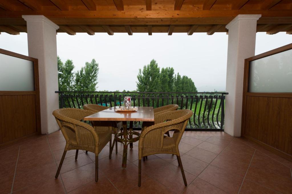 Locanda Ristorante Al Cardellino Бардоліно Екстер'єр фото