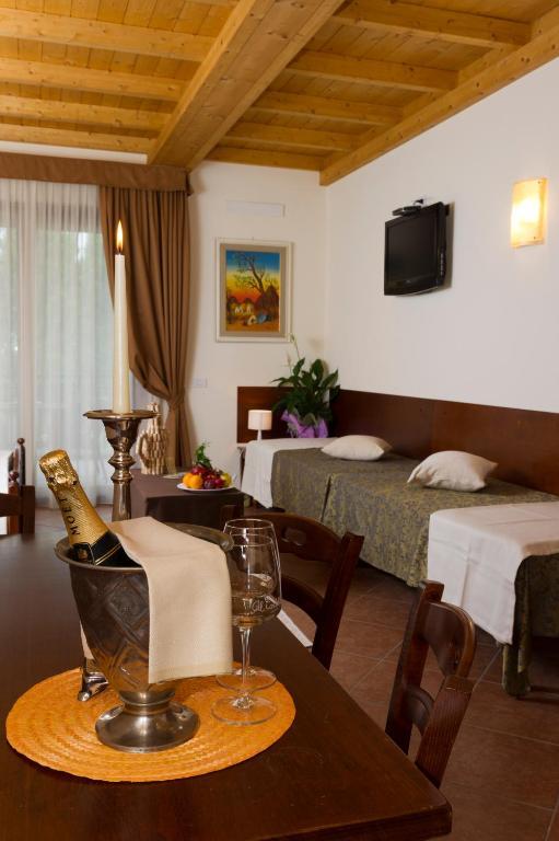 Locanda Ristorante Al Cardellino Бардоліно Екстер'єр фото